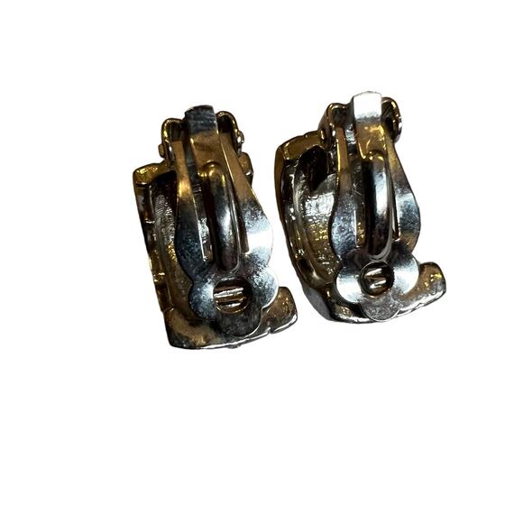 Vintage Clip On Earrings - Picture 4 of 4